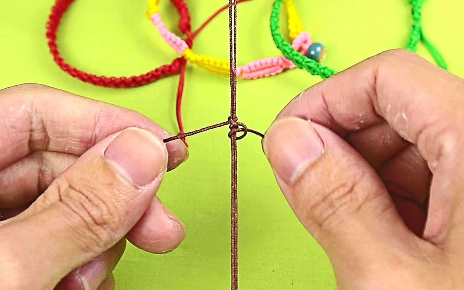 手链编织教程一款步骤简单的螺旋形手链适合新手入门