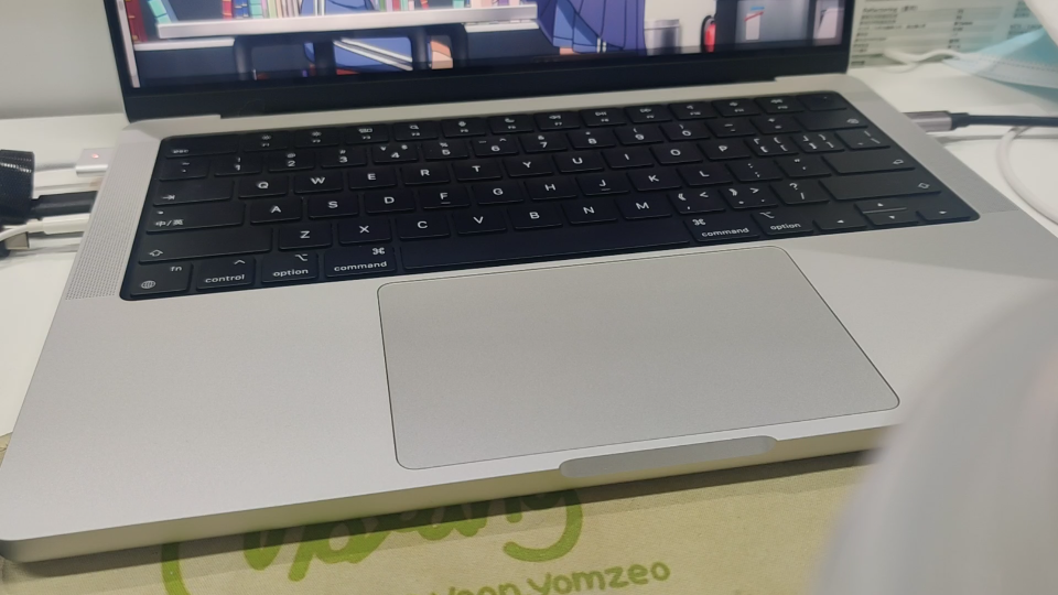 「开箱评测」Macbook真的需要键盘膜吗? TPU高透键盘膜开箱哔哩哔哩bilibili