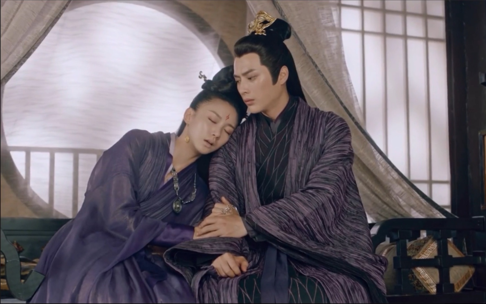 cut真是久违的同框了迦若陪伴在虚弱的明河身旁