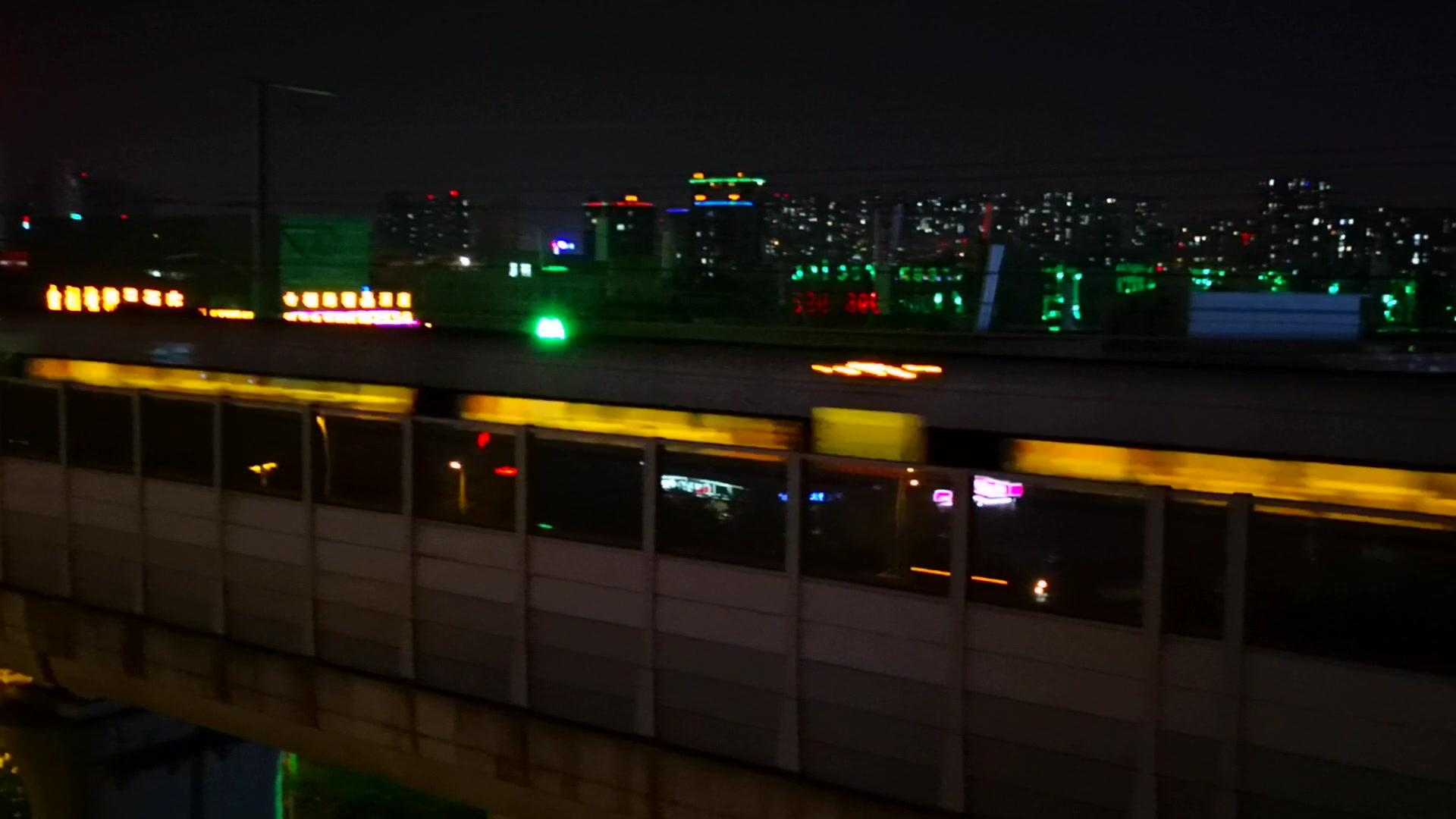 高铁窗外夜景图片图片