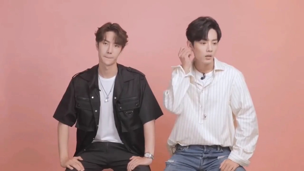 王一博发文与肖战生日相撞,粉丝热议官方撒糖