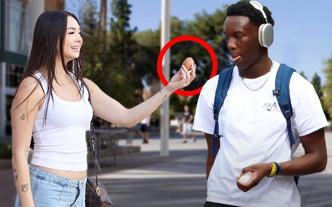 【美女街头整蛊】01你应该让我的卵子受精.