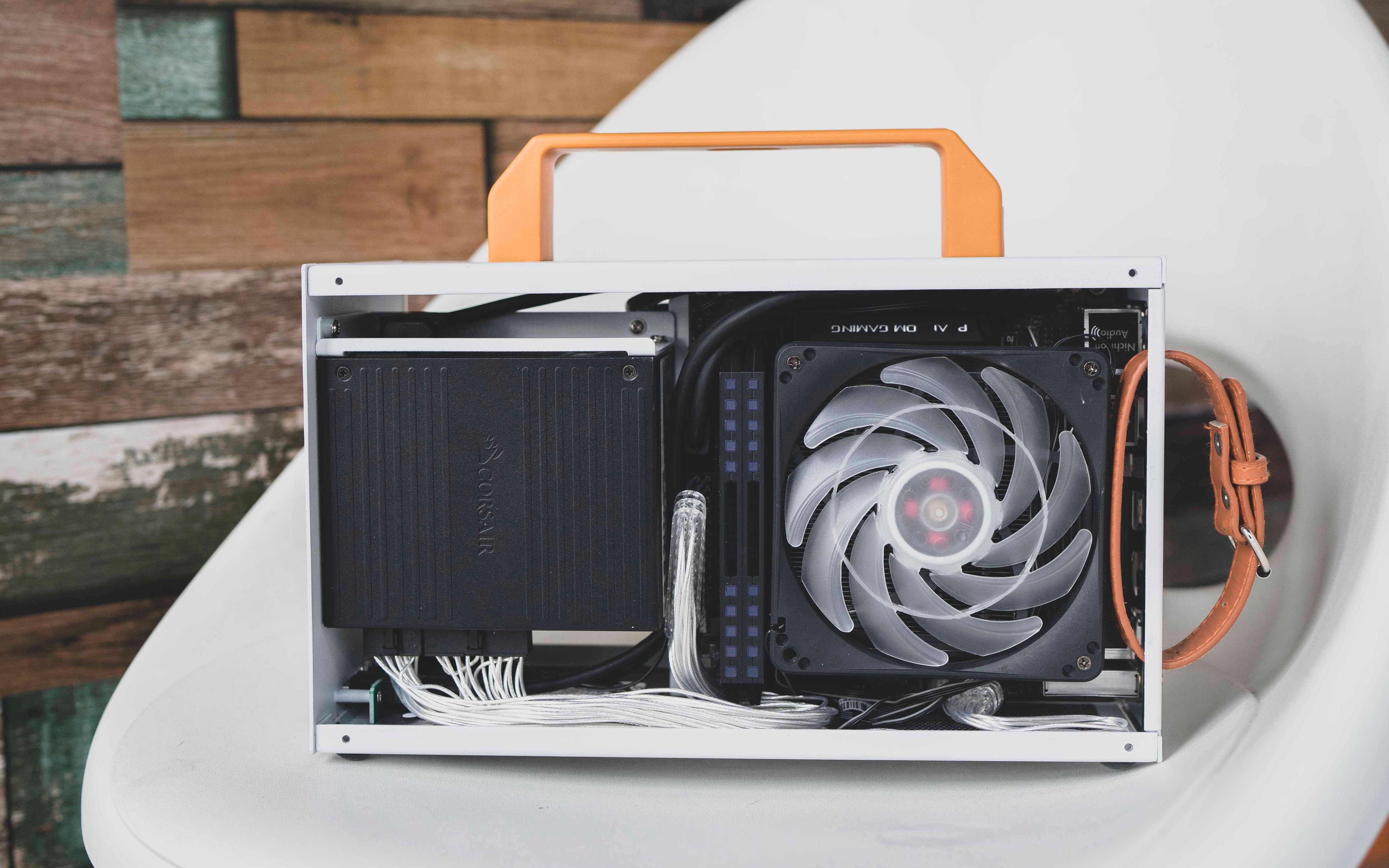 小巧精致单手拎走k49手提便携itx机箱