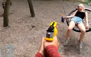 Tải video: Nerf Gun Game：The Park Battle