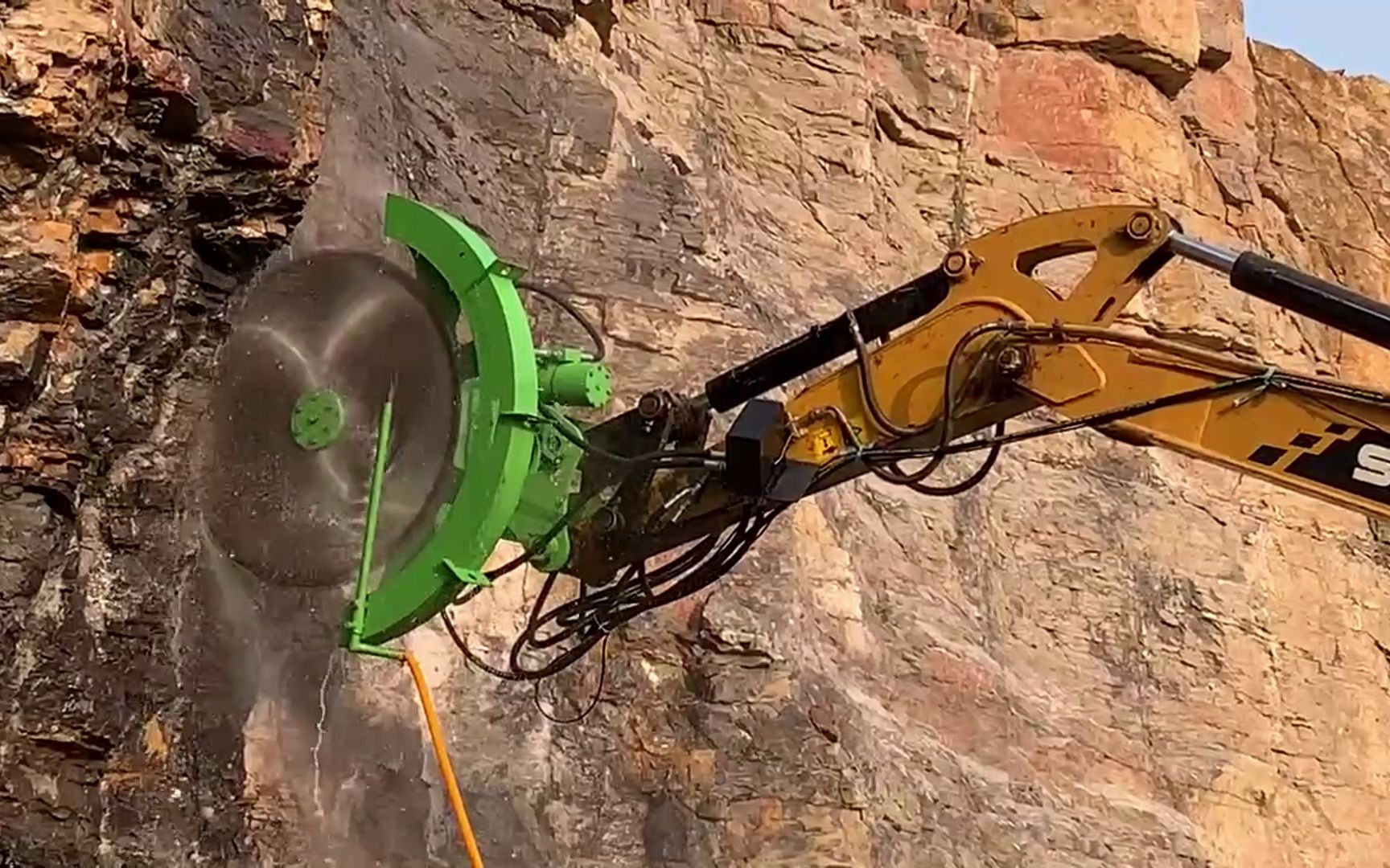 挖掘机岩石锯 岩石切割锯 液压圆盘锯