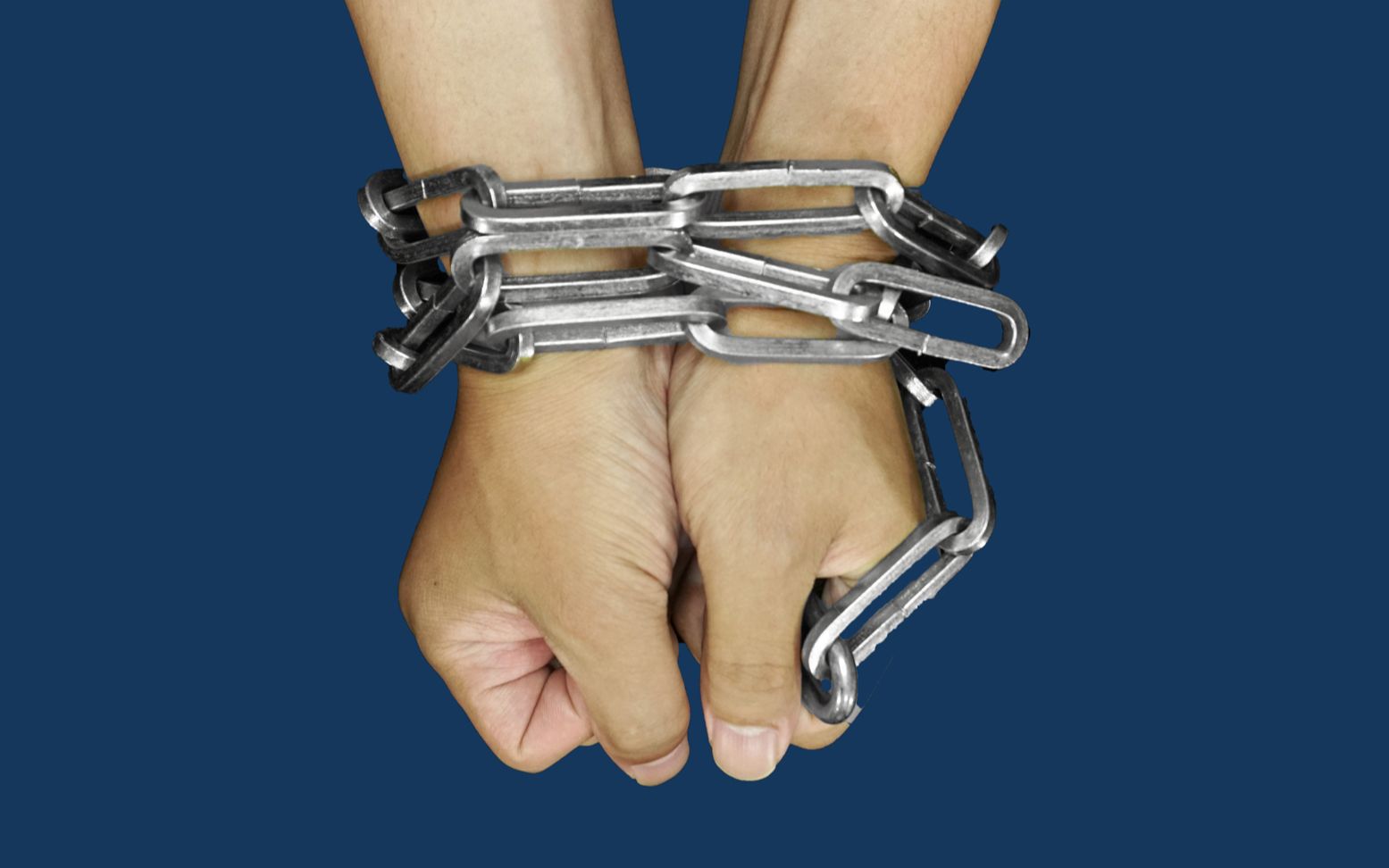 揭秘网络5大逃脱魔术之一!双手被铁链绑住,还能3秒挣脱