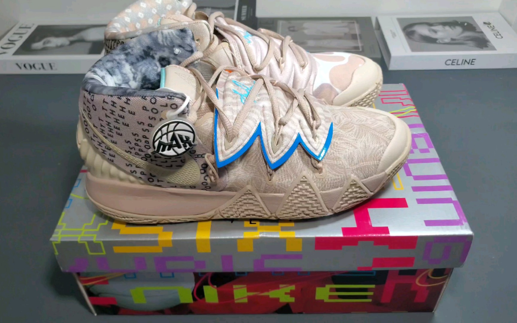 349 灭世 kyrie s2 hybrid 篮球鞋 fossil stone 化石灰/冰蓝 ct1971