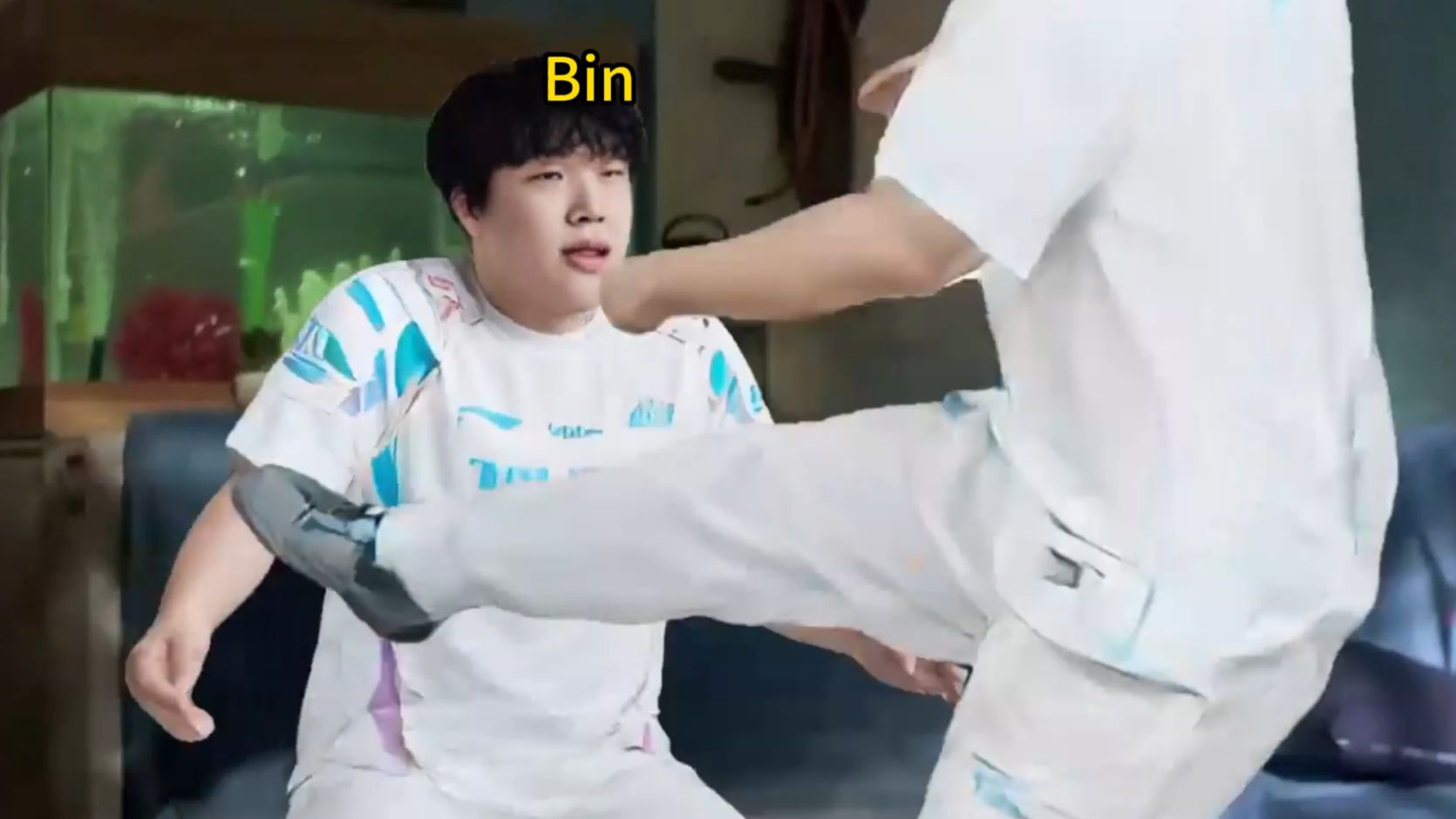 【补档】疑似BLG队内殴打bin哥片段曝光....