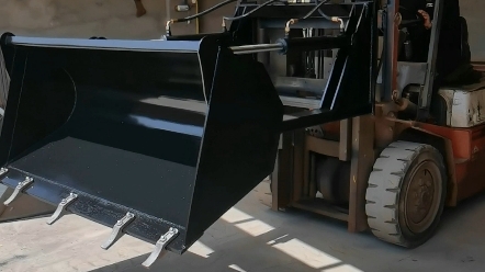 做到了秒拆秒卸,分分钟叉车变铲车,叉车改成装载机