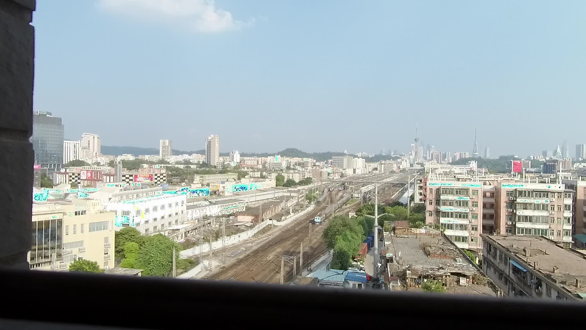 (三车同向)k536次与z201次列车出站df5推车进客技站