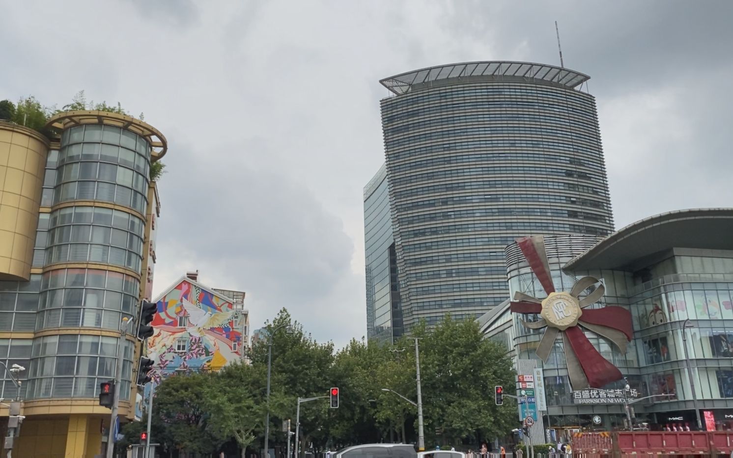 【2020】步行&街拍 地铁2号线 娄山关路站 天山路 至 茅台路 沿 娄山