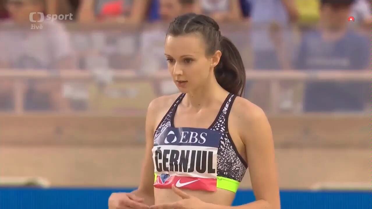 史上最萌美女跳高运动员193米的身高还带婴儿肥自带清新光环