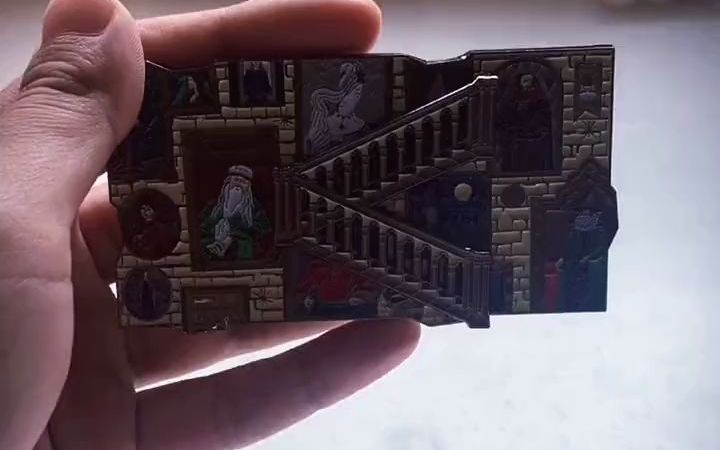 哈利波特 还记得霍格沃茨城堡中会自己移动,使很多新生迟到的楼梯吗