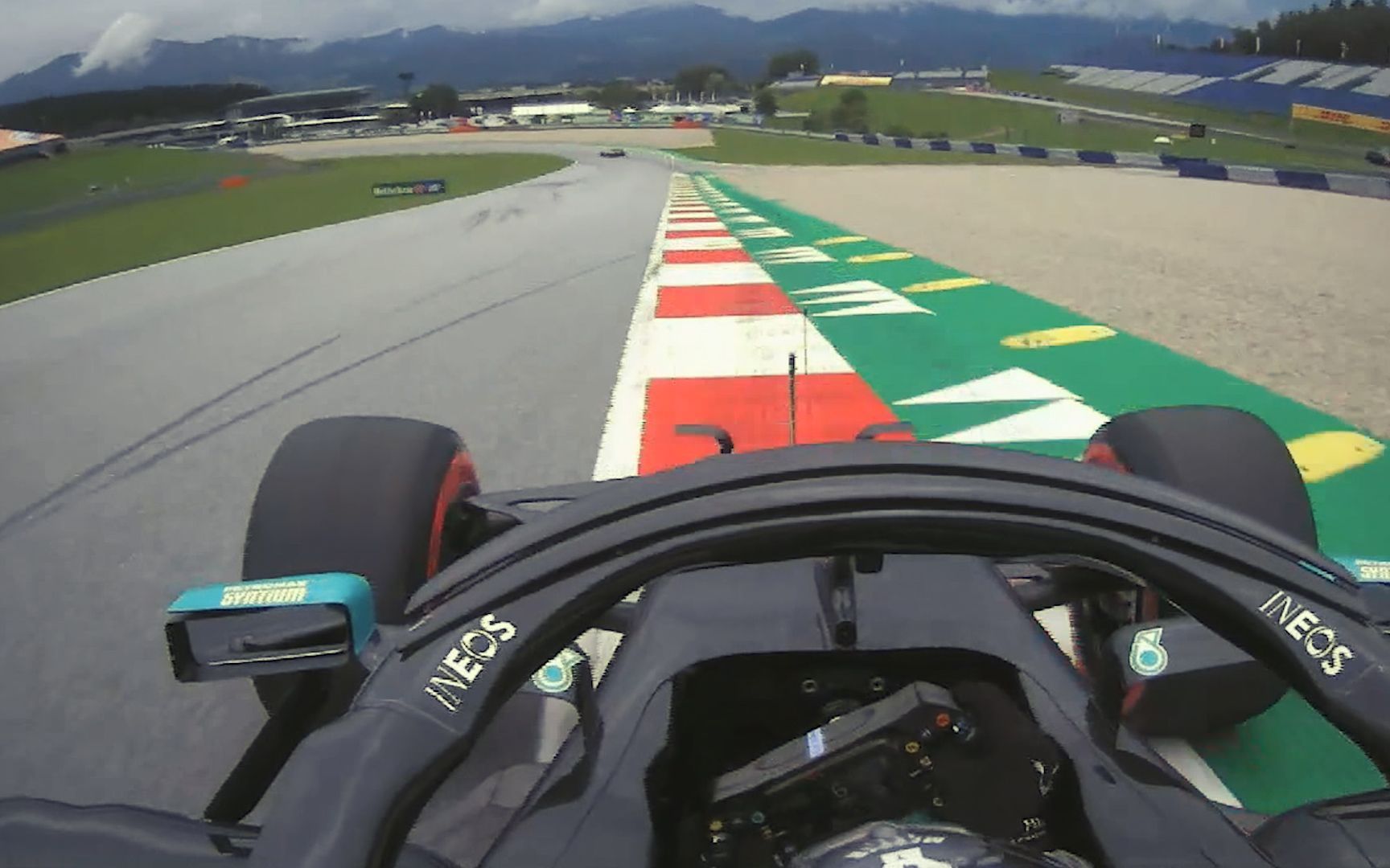 史上最快的f1赛车——梅奔w11的车载集锦