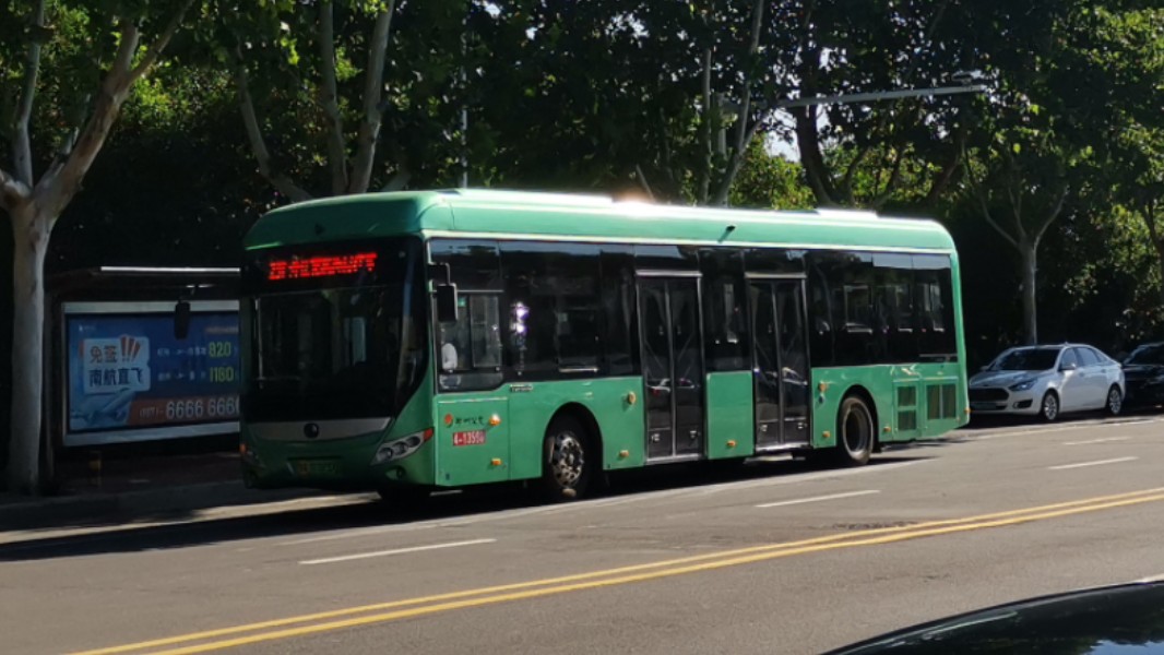 郑州快速公交的宇通双开门纯电-宇通zk6125bevg59e型公交行走音