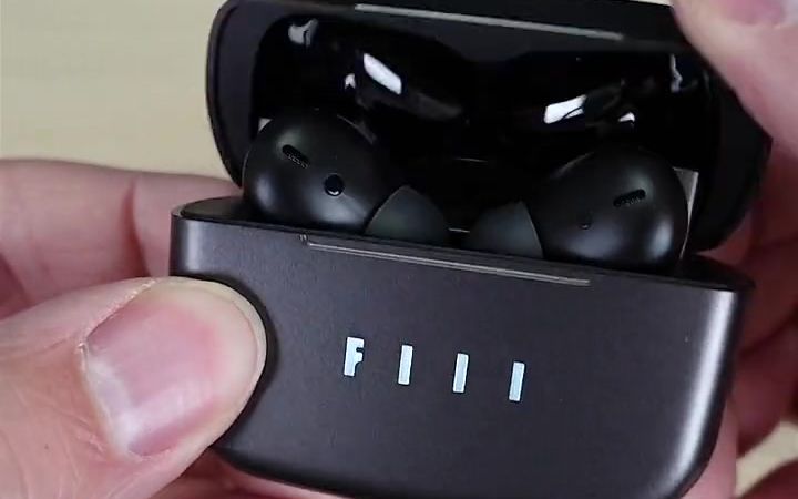 汪峰老师创立的品牌FIIL刚刚发布的FIIL CC Pro真无线降噪耳机开箱体验!哔哩哔哩bilibili