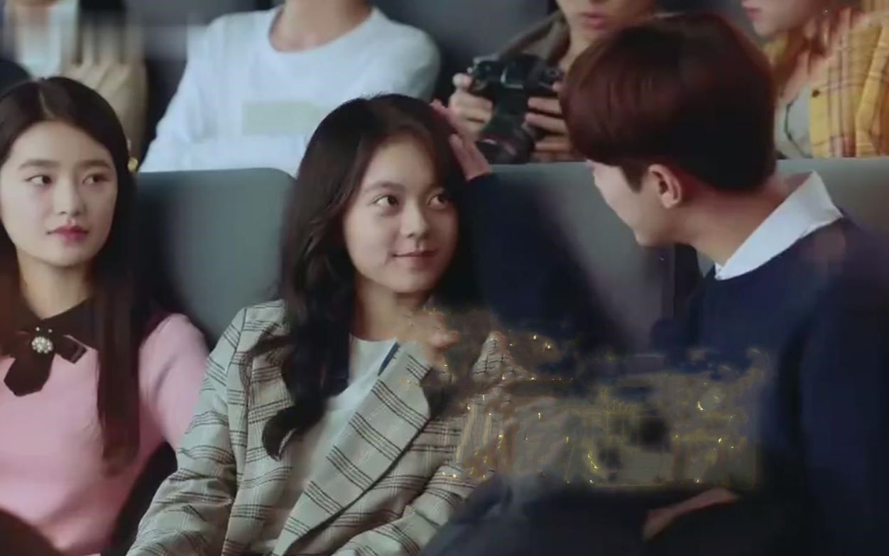 初恋那件小事,夏淼淼学长牵手成功,梁又年摸头杀认证男友身份!