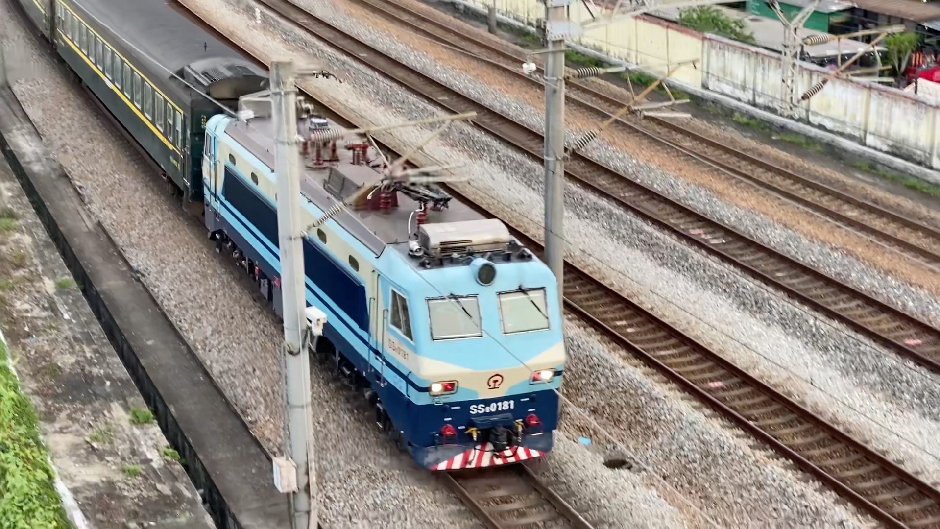 韶山八电力机车ss800181回送0k1232次(深圳东-湛江)駛經草埔橋