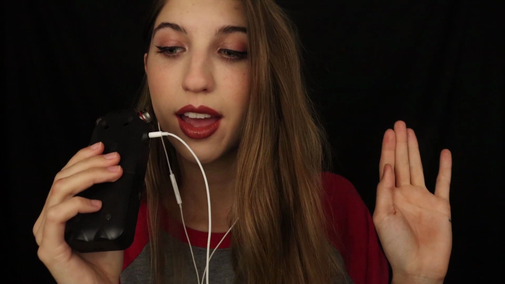 狐狸老姐姐frivolousfox近视角的口腔音耳语触发音哄睡