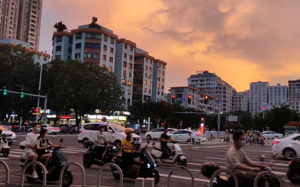 [图]下班的路上遇到橙色的天空