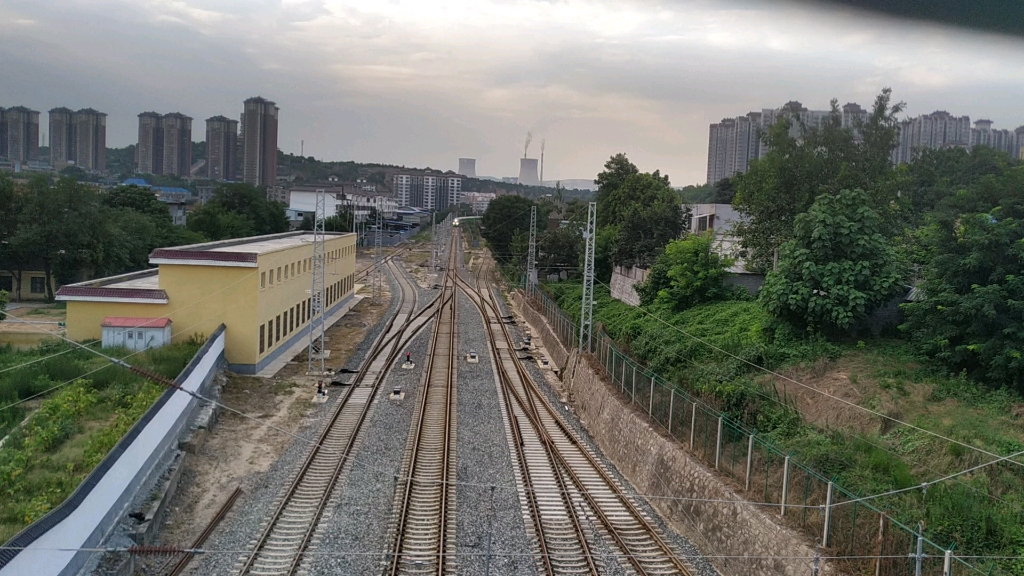 【咸铜铁路】c235次城际列车进入耀州站