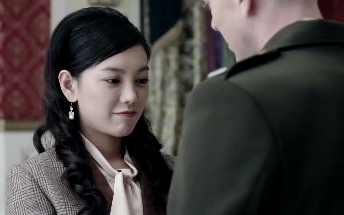 枪口:美女被鬼子调戏,不料战士灵机一动制造混乱,有好戏看了