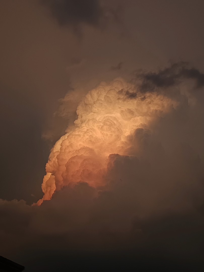 7月12日拍的火烧积雨云过程的照片