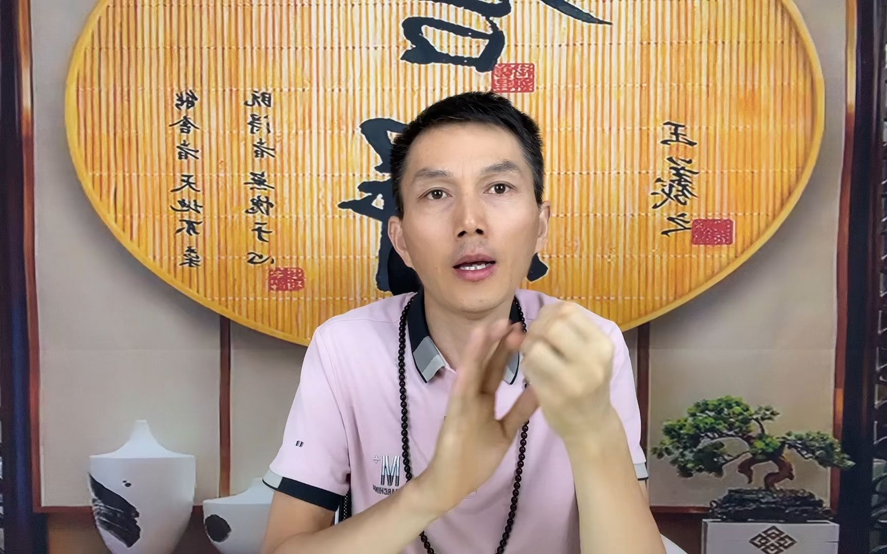 300多的小叶紫檀手串跟500多的有什么区别,近距离的观察它的区别哔哩哔哩bilibili