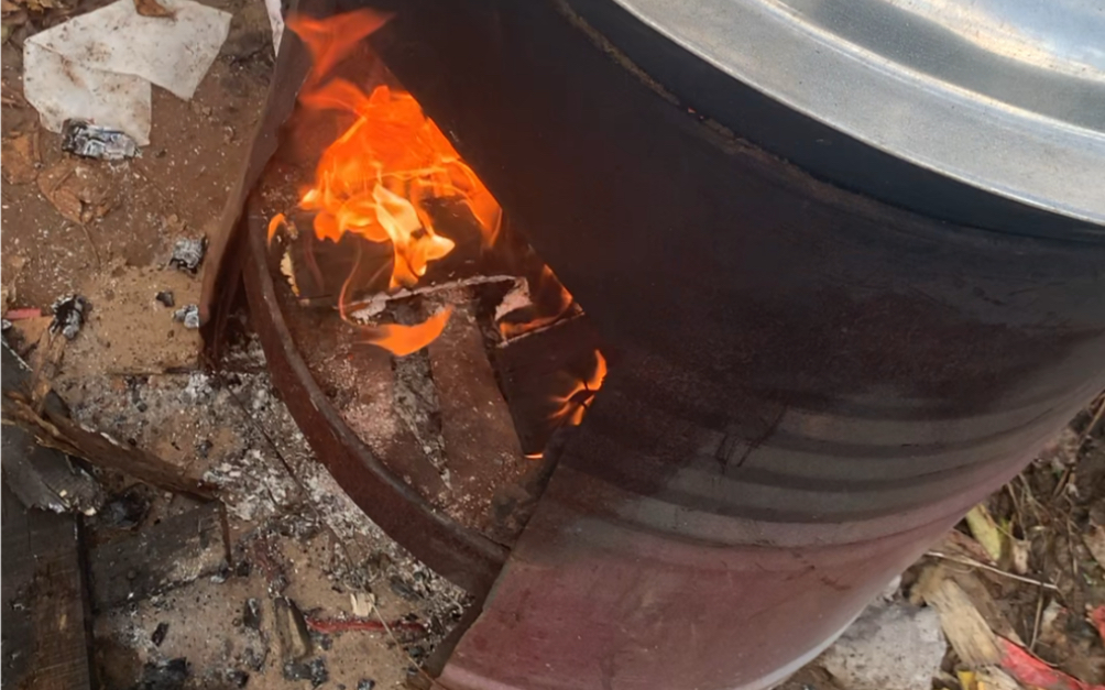 工厂又开始聚餐,烧柴起锅