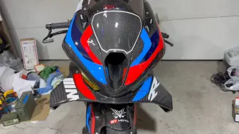 Download Video: 宝马S1000RR 改M1000RR 雷霆 全碳外观 分享