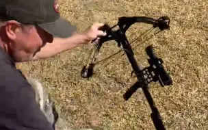 Télécharger la video: 老外使用立式十字弓坐姿射击（Will Magnus Broadheads fly Mini Vertical crossbow Hickory Creek）