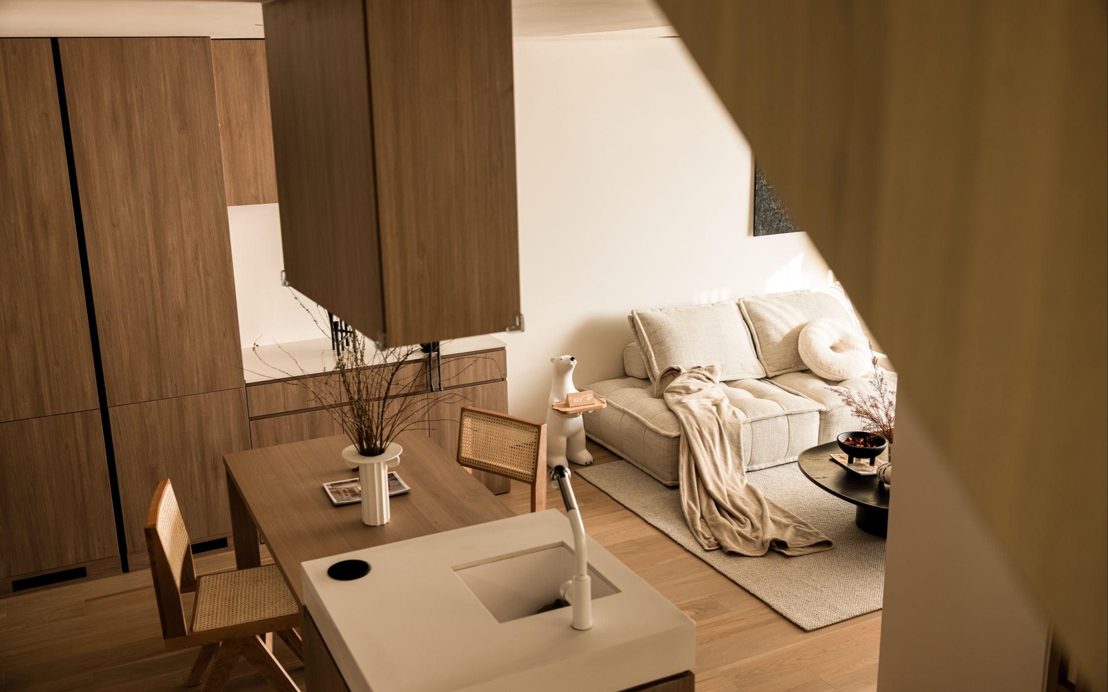 7分钟超长一镜到底,原木极简奶油风的家.