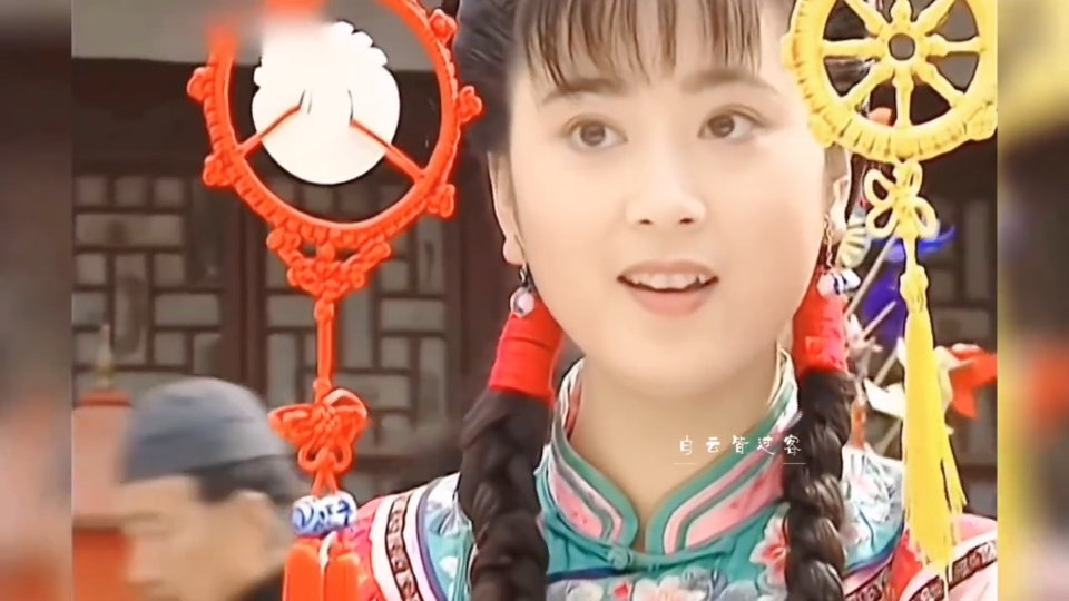 当时觉得年轻傅文佩比萍萍更美.