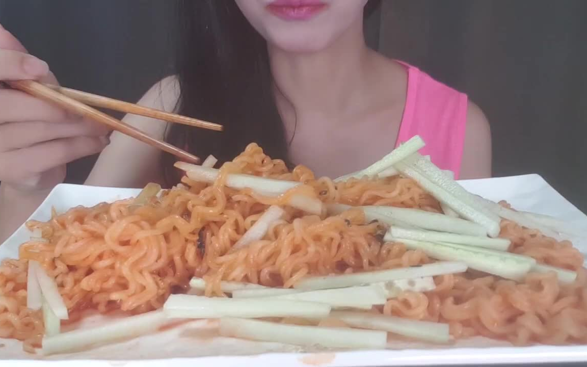(angel j)小姐姐吃火鸡面