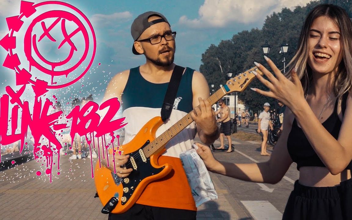 美女用目光淹没你!俄罗斯金属狂人街头弹奏blink-182乐队朋克歌曲!