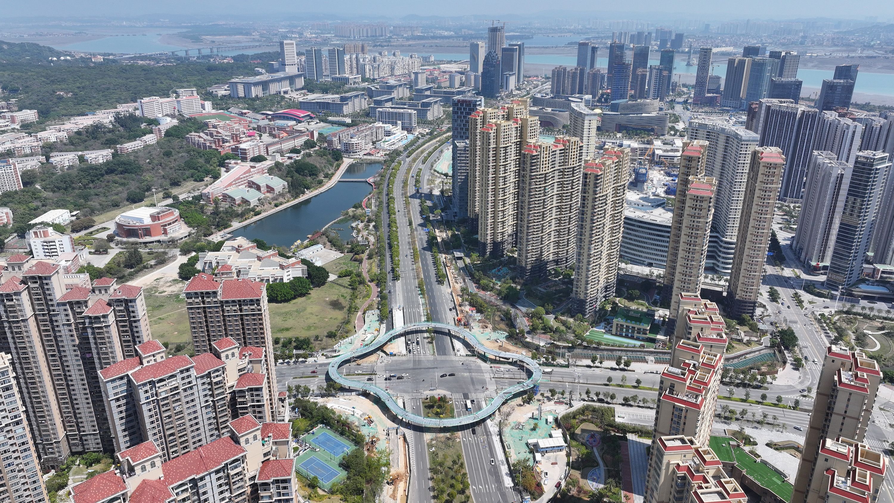 面朝大海,泉州东海大街"花瓣天桥"来了,颜值可期