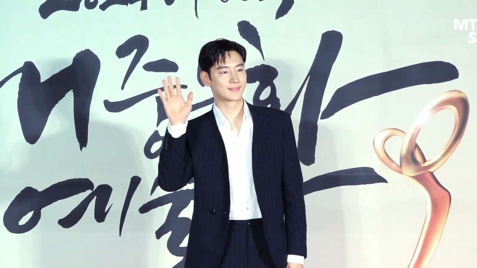 李帝勋出席2024韩国大众文化艺术大赏红毯活动