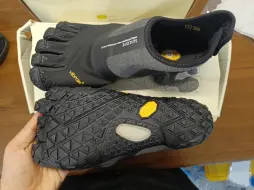 Download Video: 一双不到200的vibram 五指鞋，该有的结构都有，纯自用分享