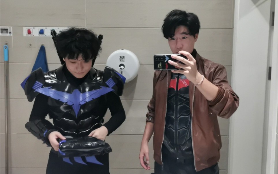 【dc基腐】夜翼红头罩cos拍照后逛街