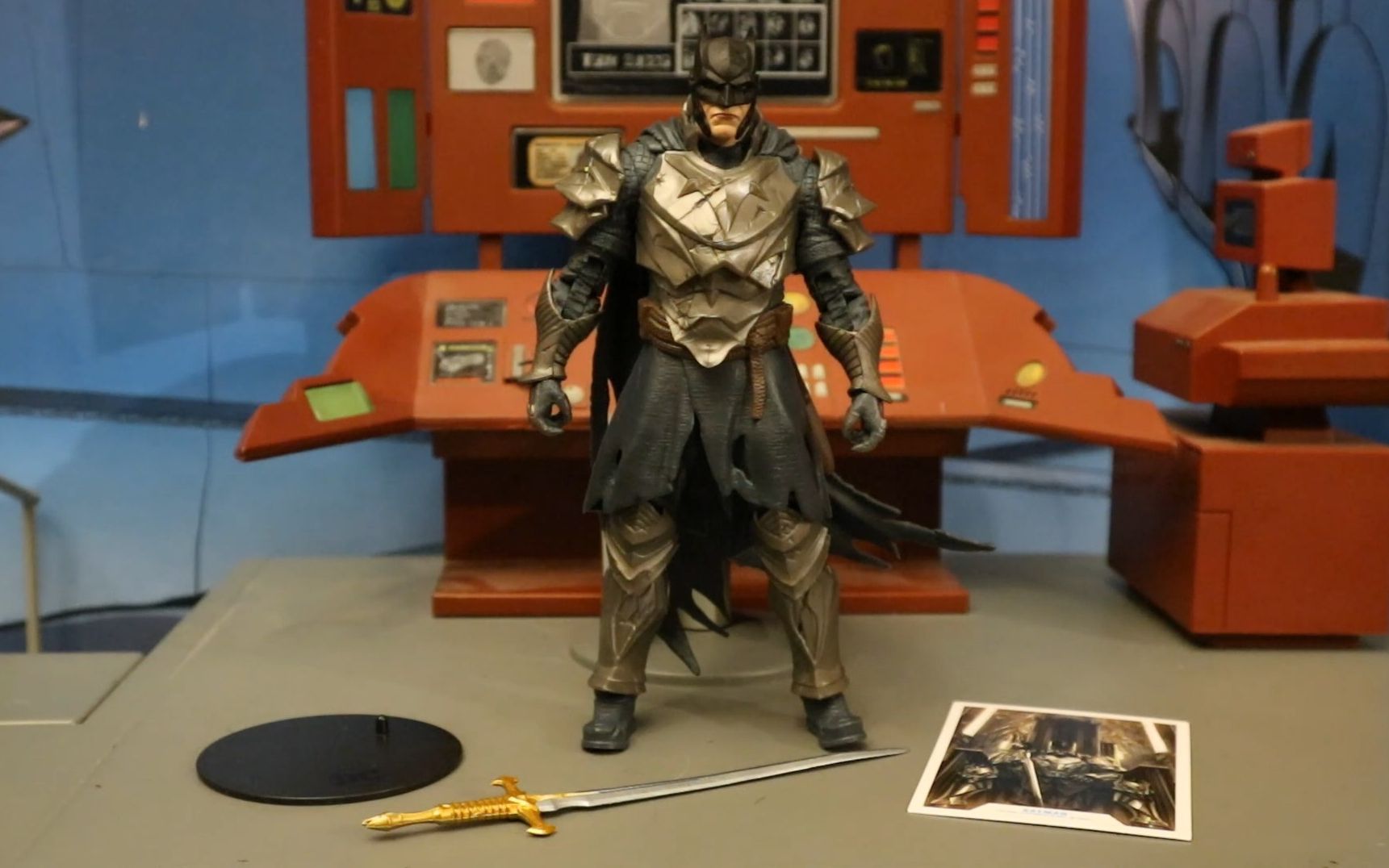 麦克法兰 钢铁黑骑 中世纪蝙蝠侠