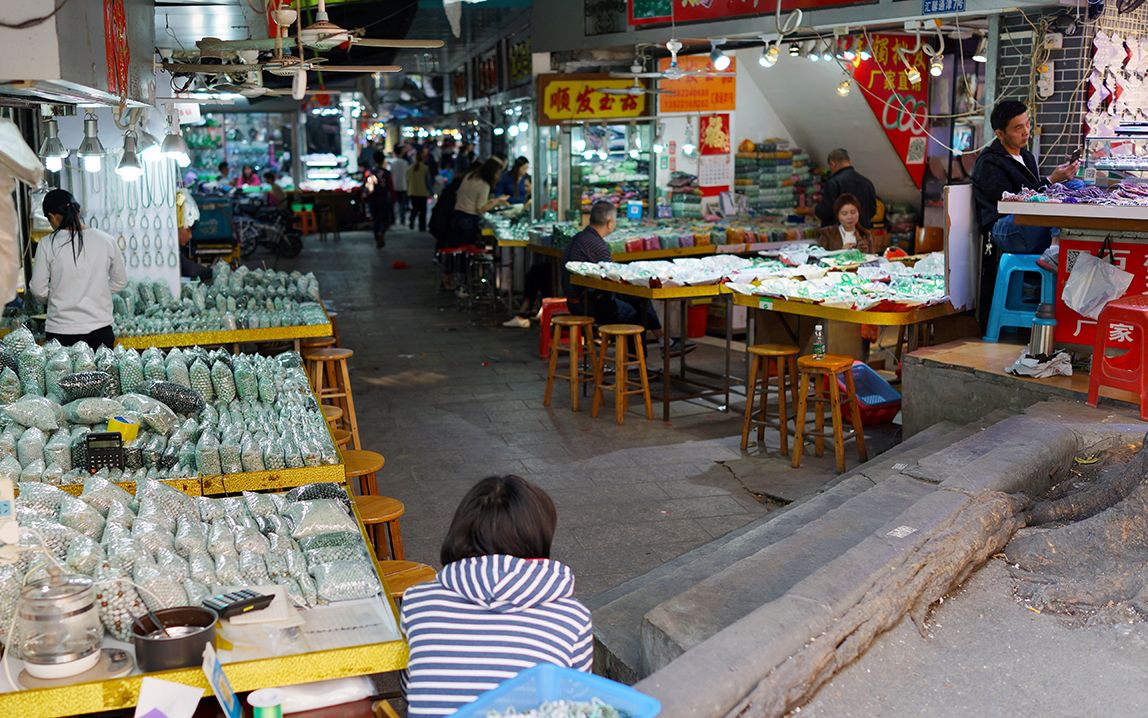 实体店都不好做了吗?闻名全国的广州华林玉器街,从人潮涌动到稀落哔哩哔哩bilibili