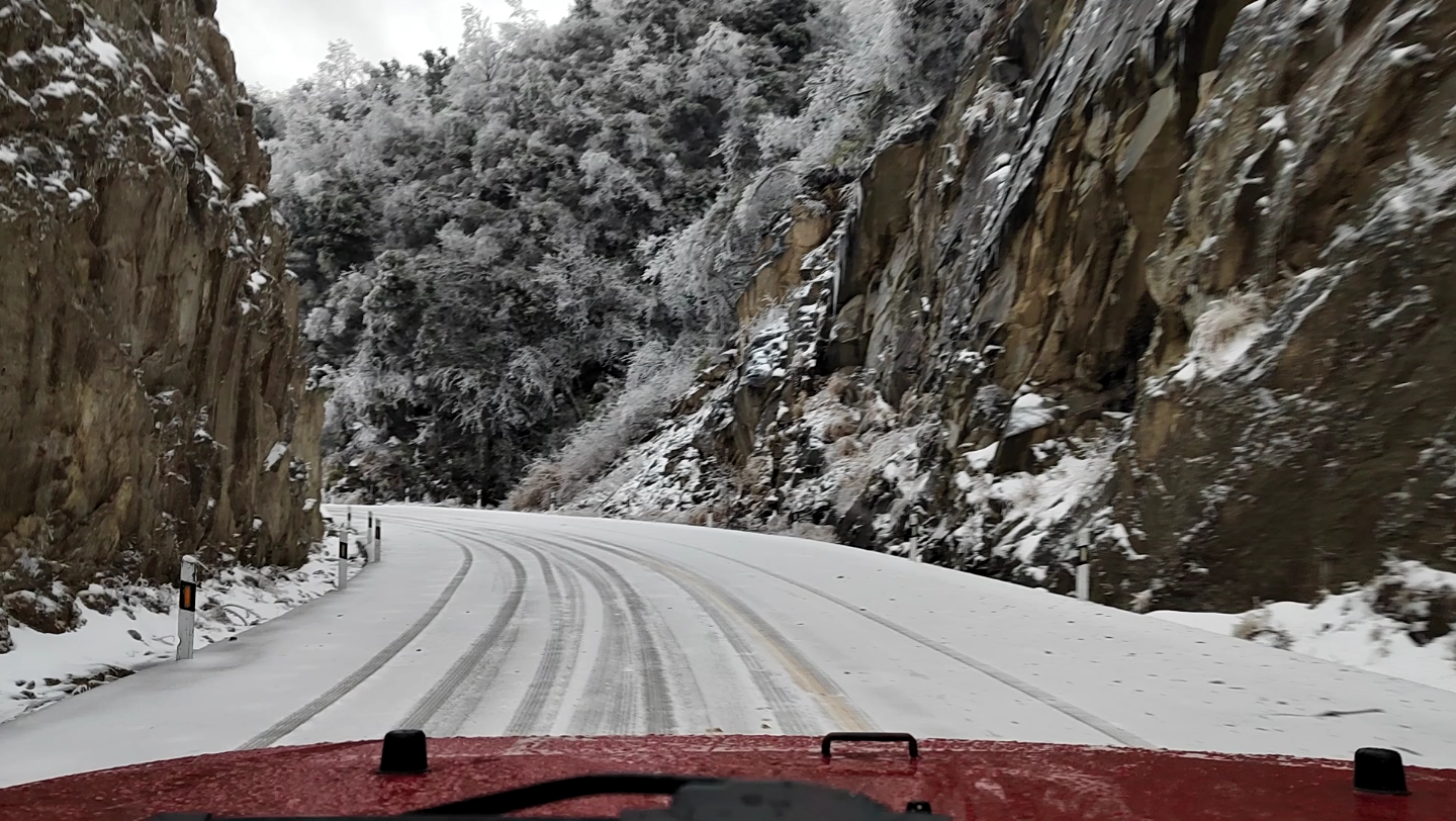 [图]《关于滑完雪回家被困在雪山上的全经过。。。》