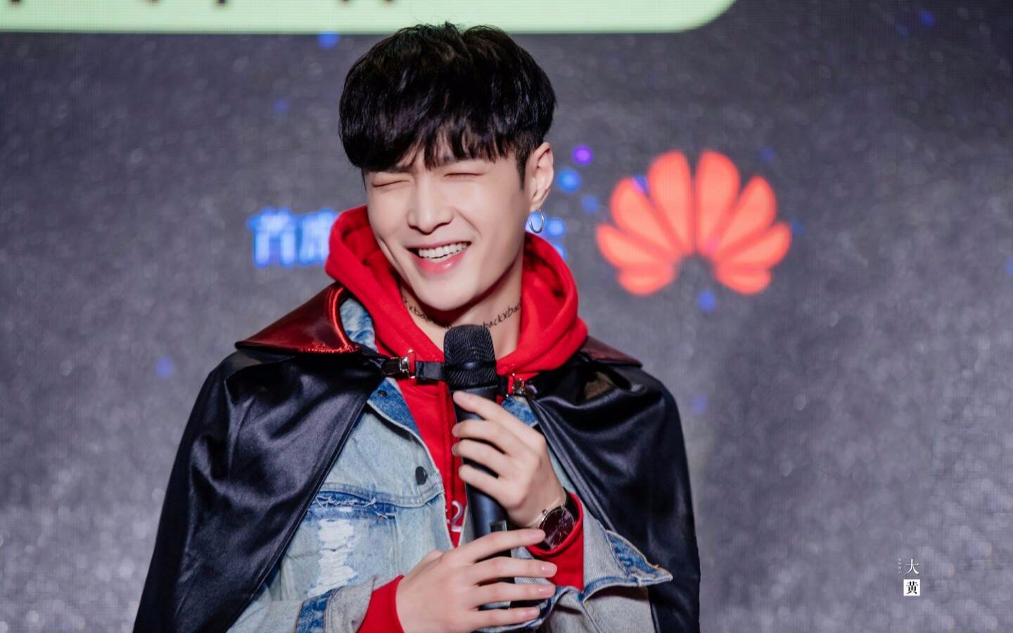 【 张艺兴】愿白日笑的大声 愿深夜睡得安稳_哔哩哔哩_bilibili