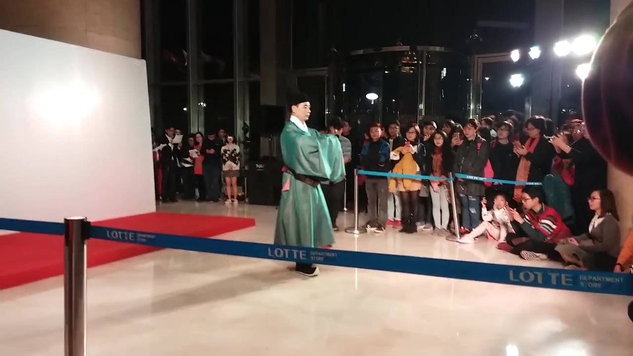 越南古代复兴者展示越南后黎朝贵族士人服饰