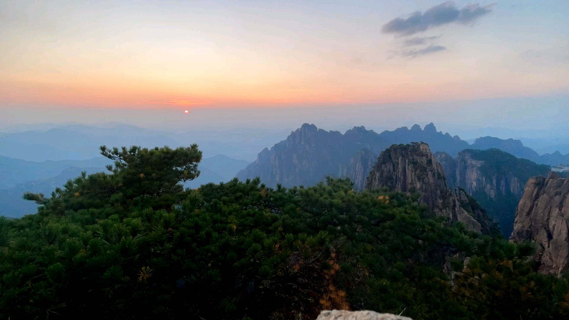 [图]黄山群峰顶日落