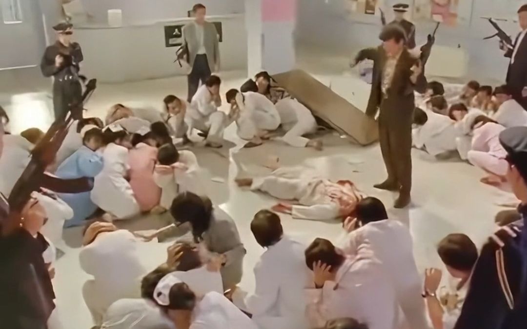 这绝对是命最短的皇帝,曾应龙搞农民起义称帝,因反革命罪被判无期.