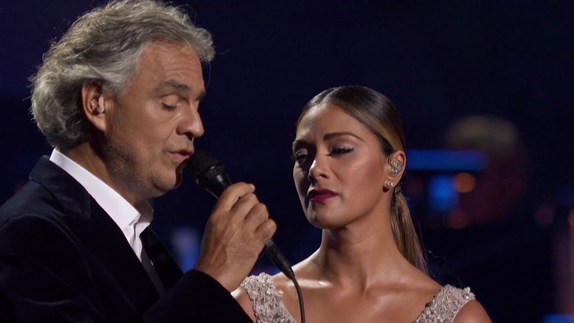 [图]《阿根廷不要为我哭泣》-安德烈·波切利Andrea Bocelli&妮可·舒可辛格Nicole Scherzinger