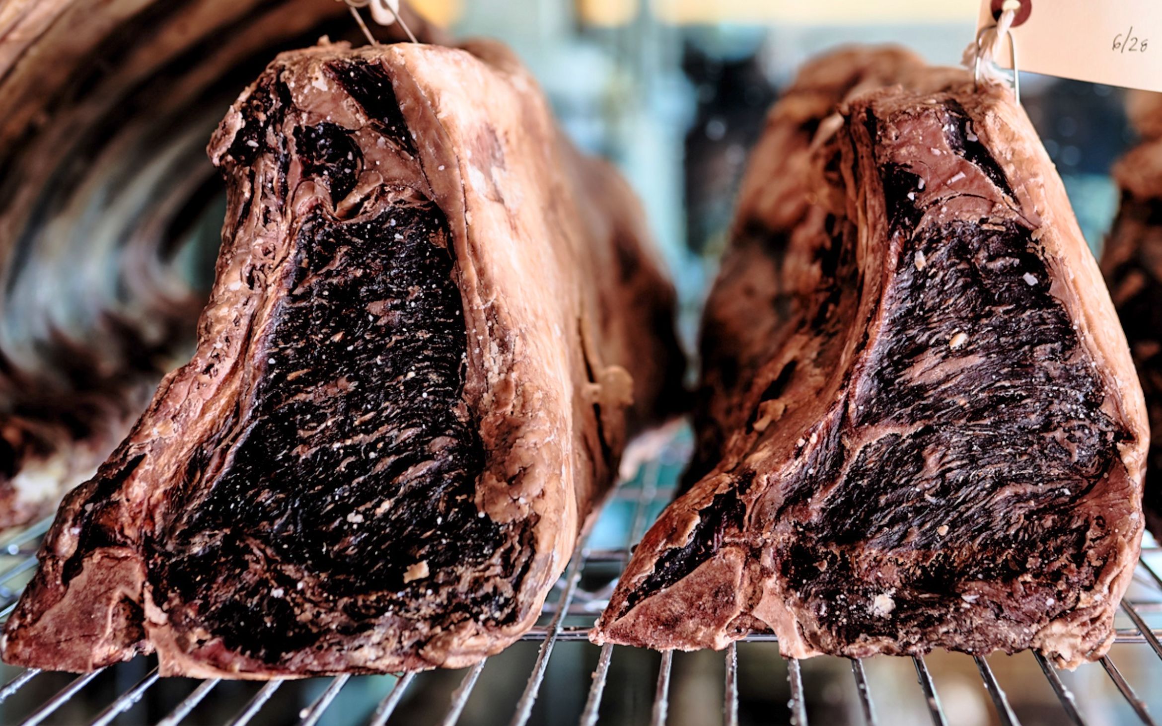 干式熟成牛排:"发霉"的牛肉竟然可以吃?