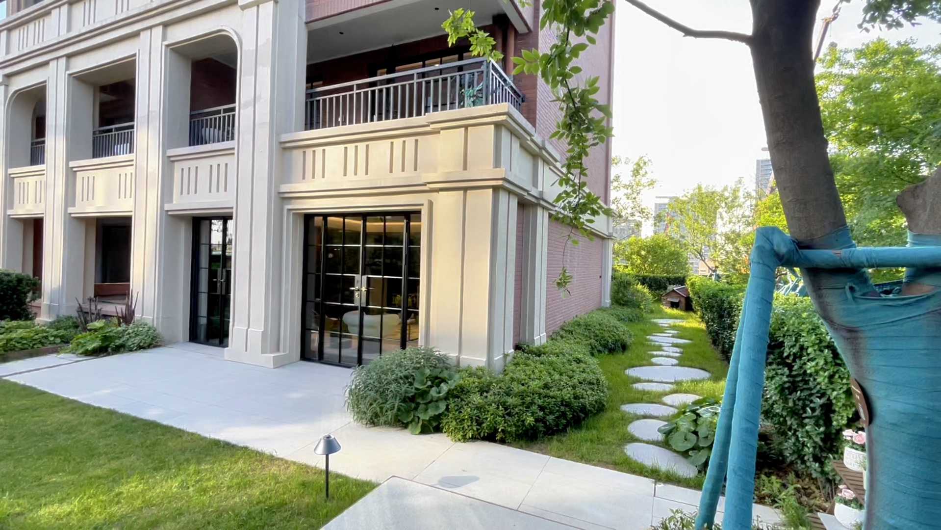 武汉三环正地铁口别墅,180个起,143平下叠别墅,共4平!