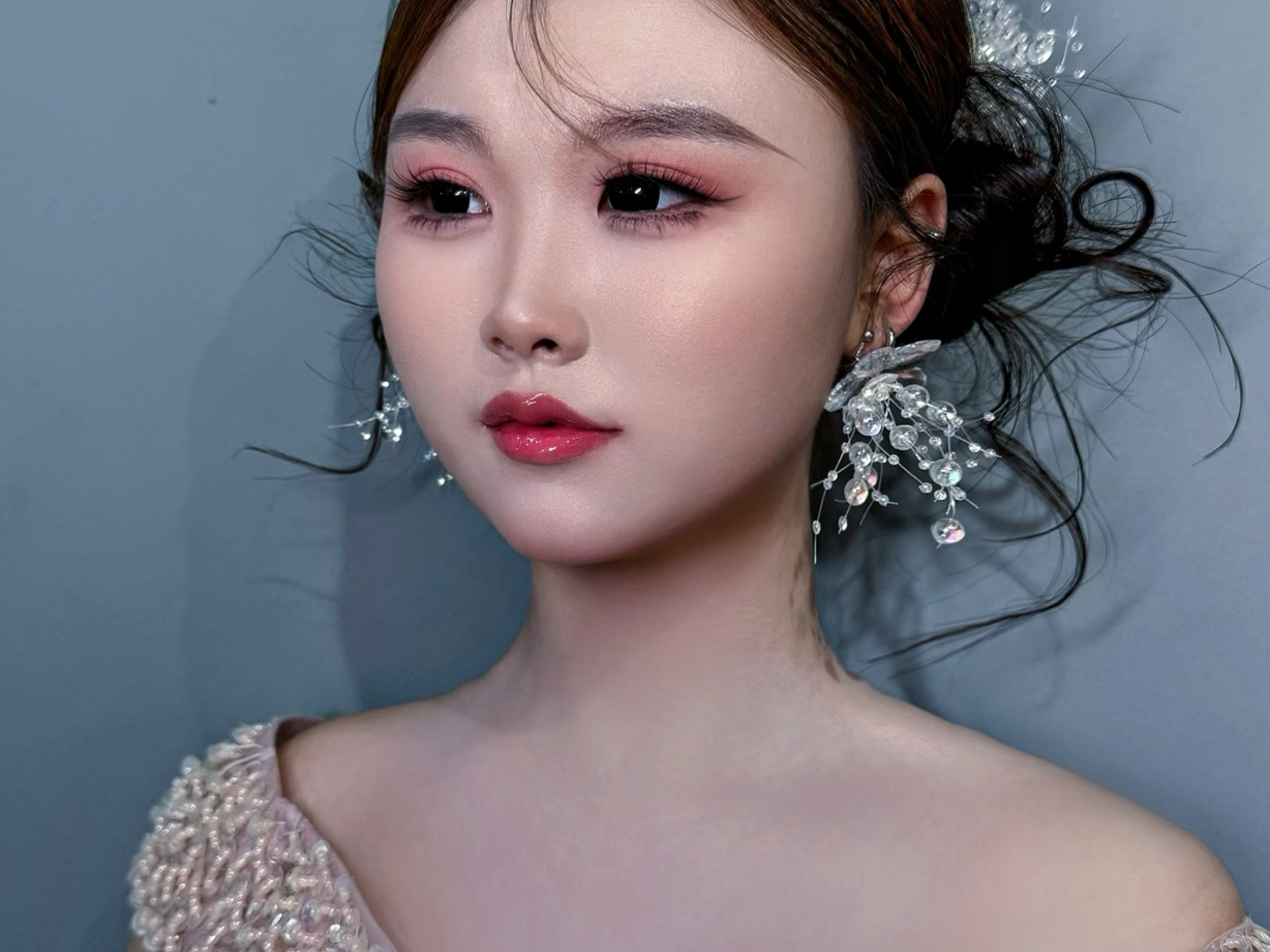 專業(yè)化妝師上底妝(專業(yè)化妝師用什么粉底膏)
